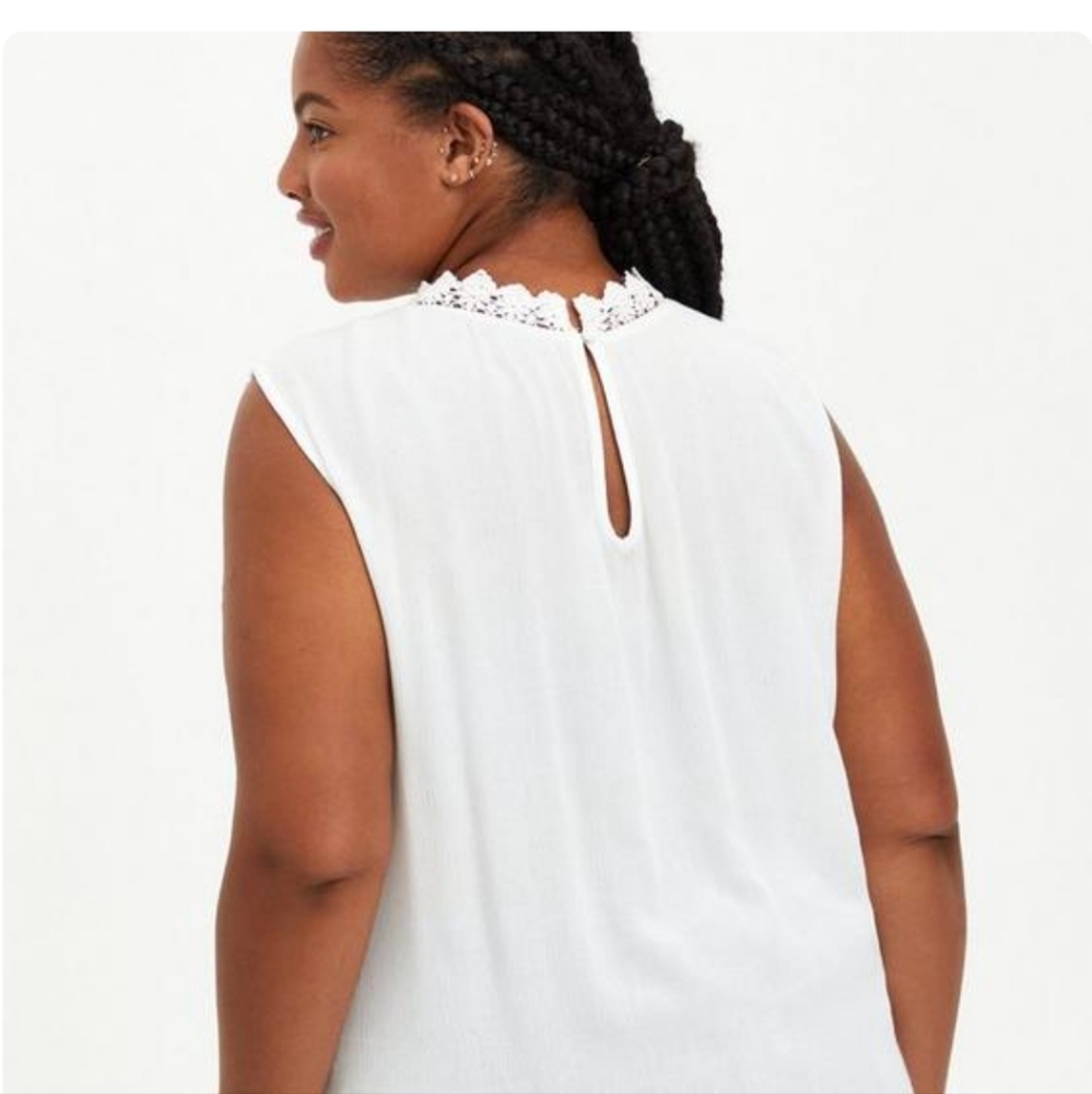 NWT 0X Torrid Crinkle Gauze Crochet Detail Tank